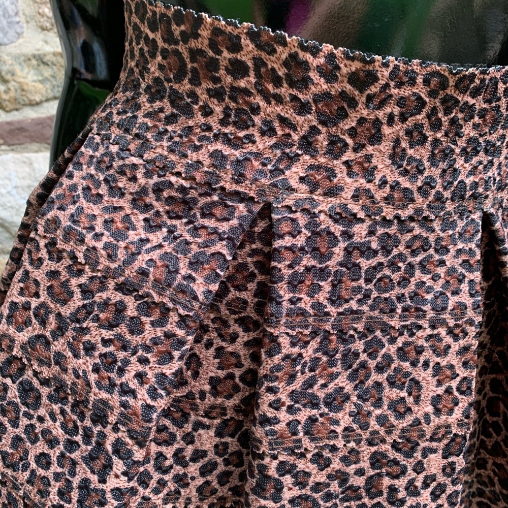 NEW Leopard Fitted Skirt Size S - Picture 2 of 5
